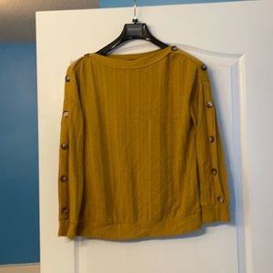 Cute mustard sweater top. Size Small. Gyft